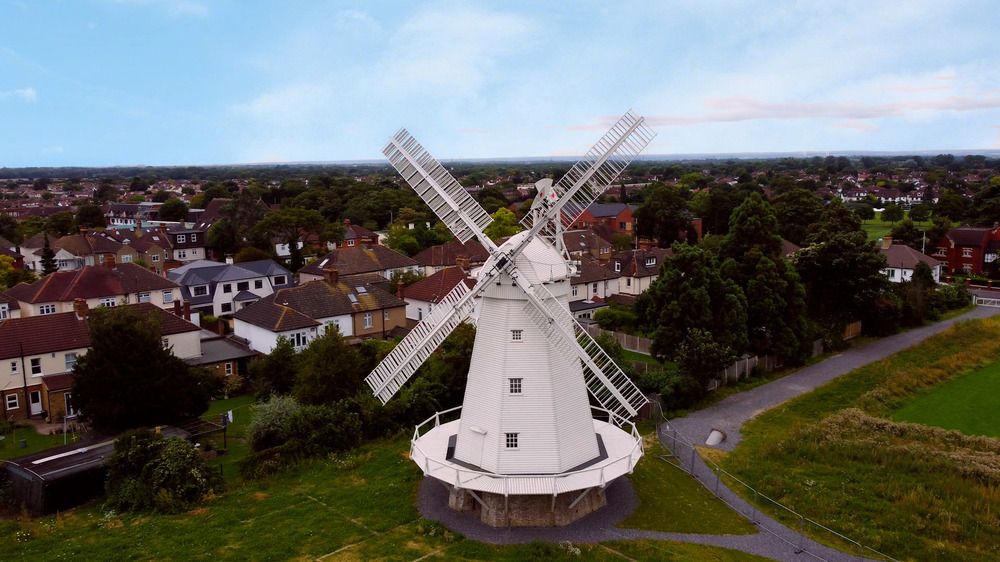 Hornchurch Area Guide - Douglas Allen